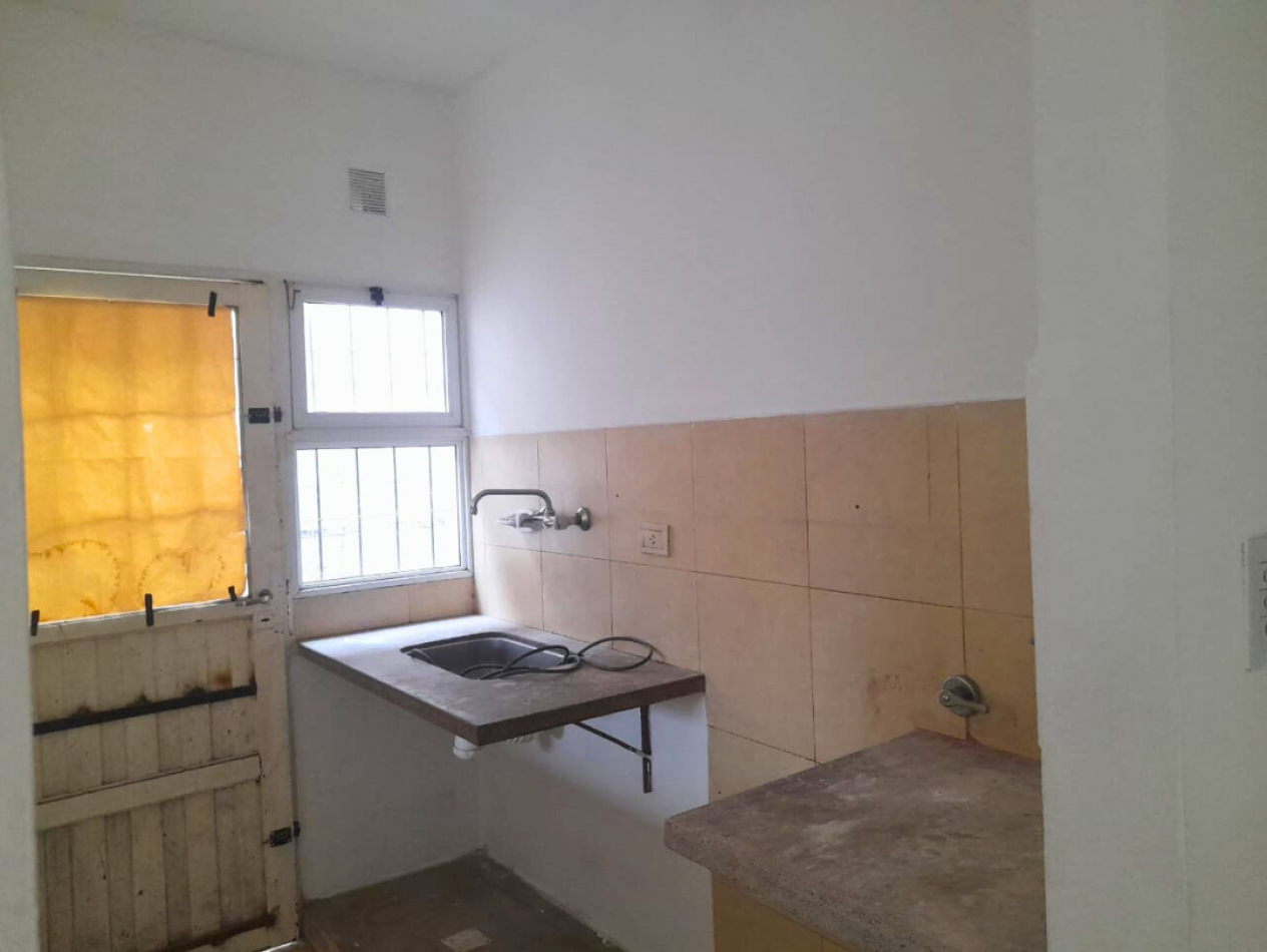 ALQUILER CASA 2 DORMITORIOS - B° 89 VIVIENDAS - 